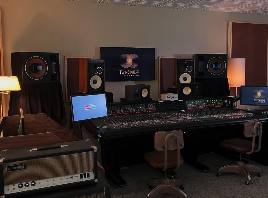 Twin Sphere Studio